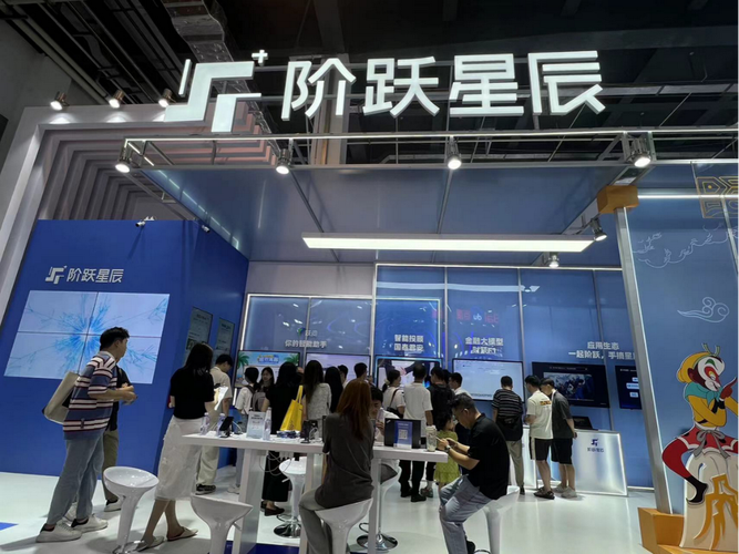 万亿参数与多模态并进，阶跃星辰发布大模型，李彦宏再谈应用为王